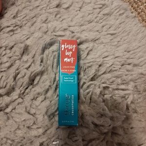 Thrive glossy lip mark